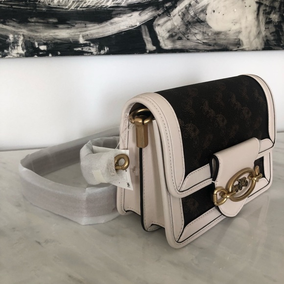 Hero Crossbody With Horse And Carriage Print - Picture 2 of 9